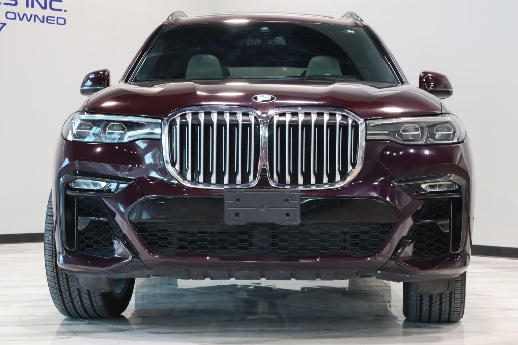 Photo 2 of this BMW X7