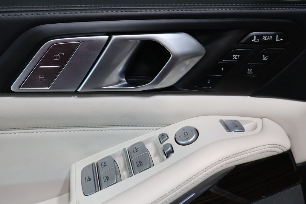 Photo 11 of this BMW X7