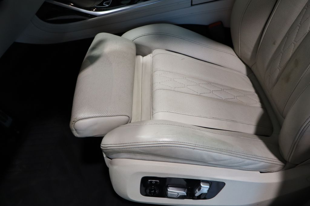 Photo 17 of this BMW X7