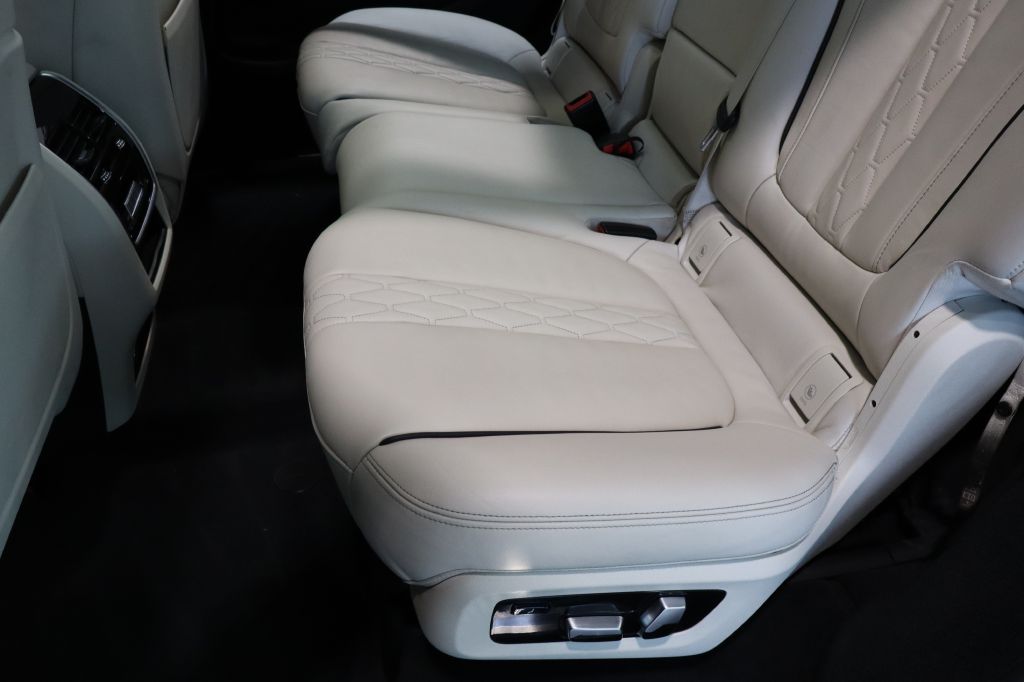Photo 20 of this BMW X7
