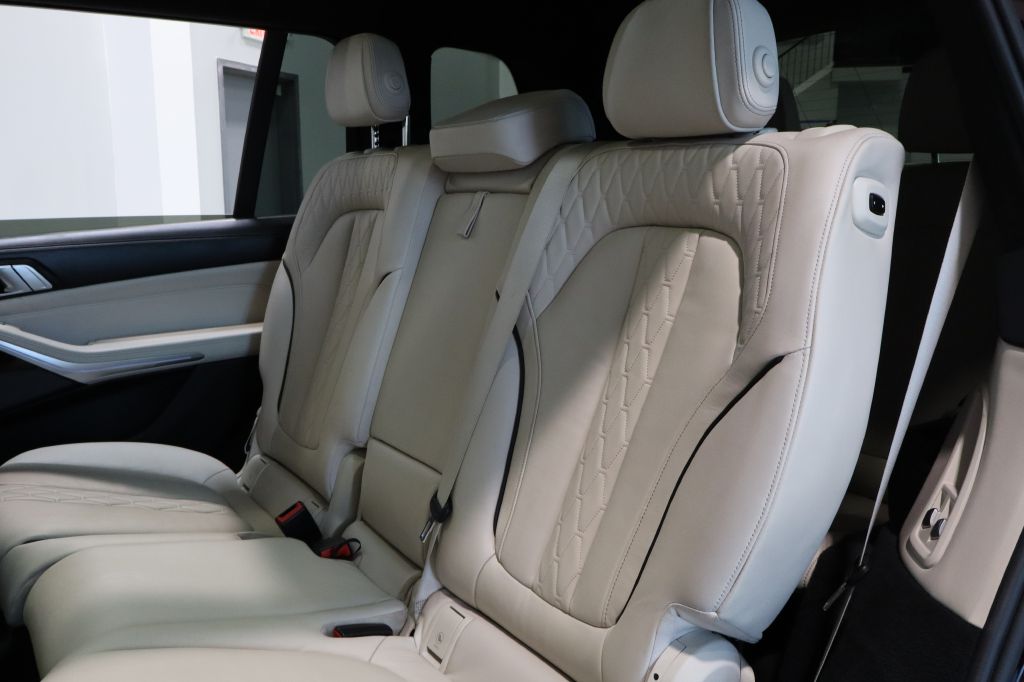 Photo 21 of this BMW X7