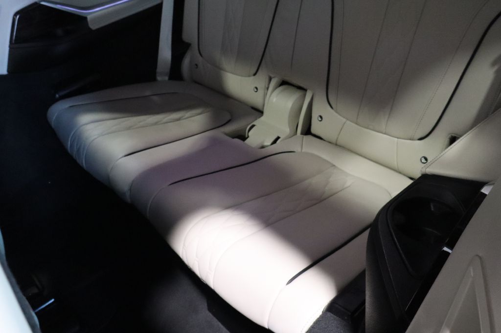 Photo 22 of this BMW X7