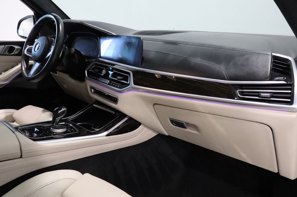 Photo 24 of this BMW X7