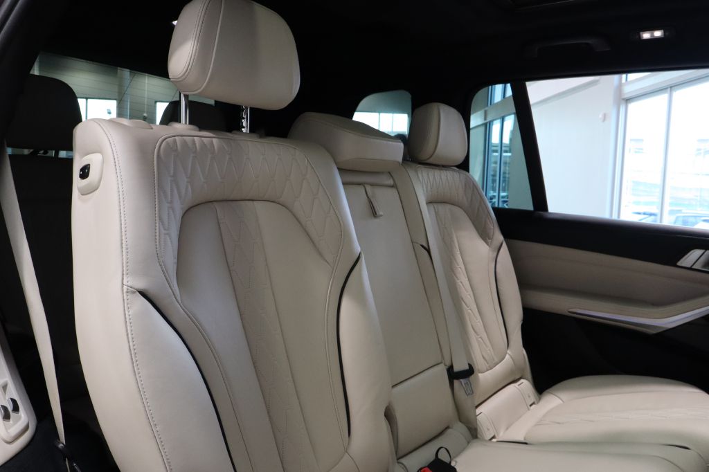 Photo 27 of this BMW X7