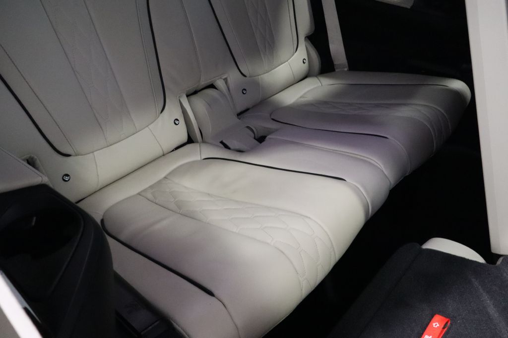 Photo 31 of this BMW X7