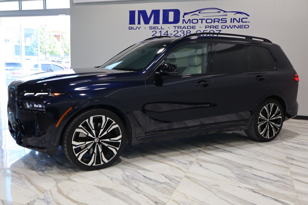 Photo 2 of this BMW X7