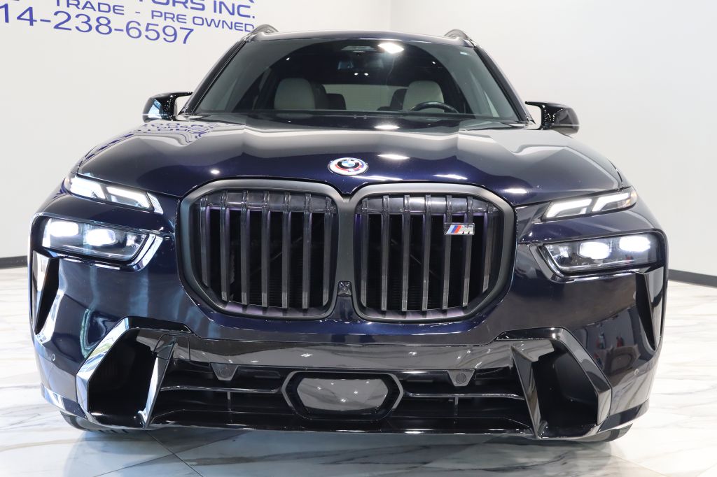 Photo 3 of this BMW X7