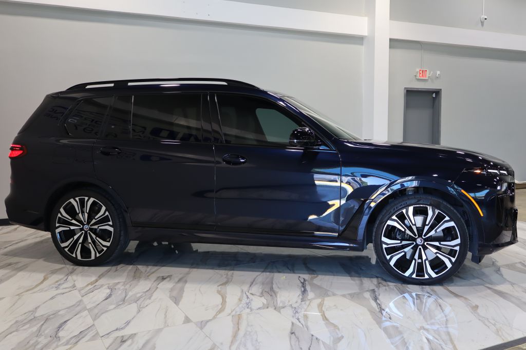 Photo 5 of this BMW X7