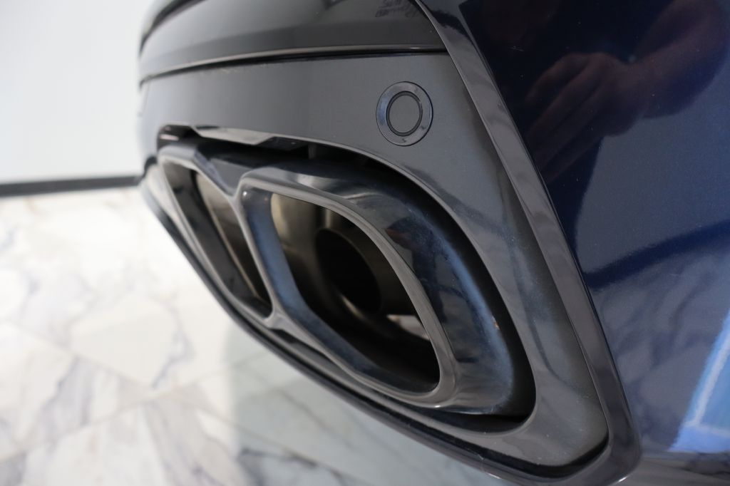 Photo 21 of this BMW X7