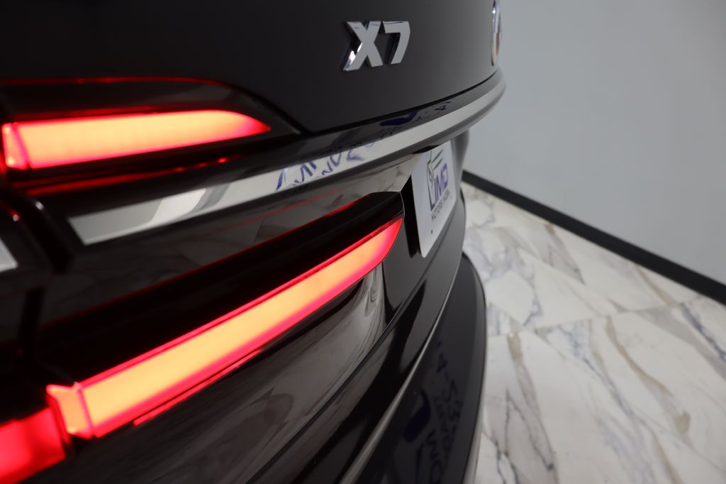 Photo 26 of this BMW X7