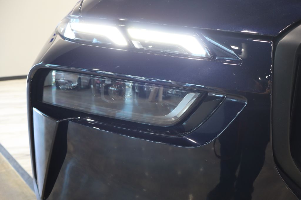 Photo 32 of this BMW X7