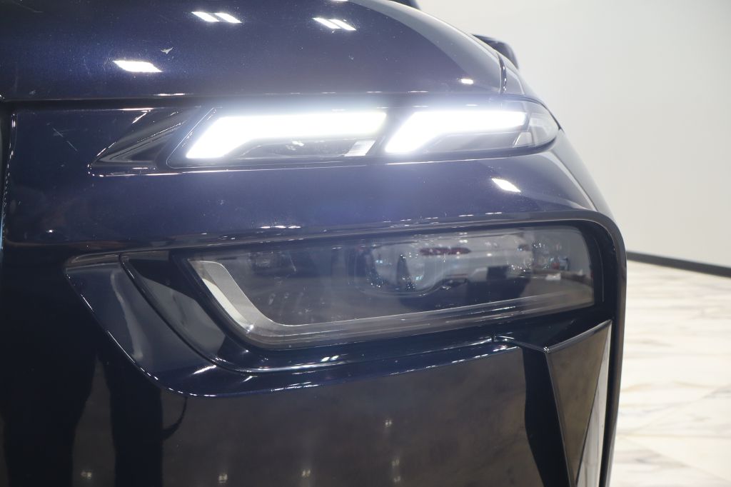 Photo 33 of this BMW X7