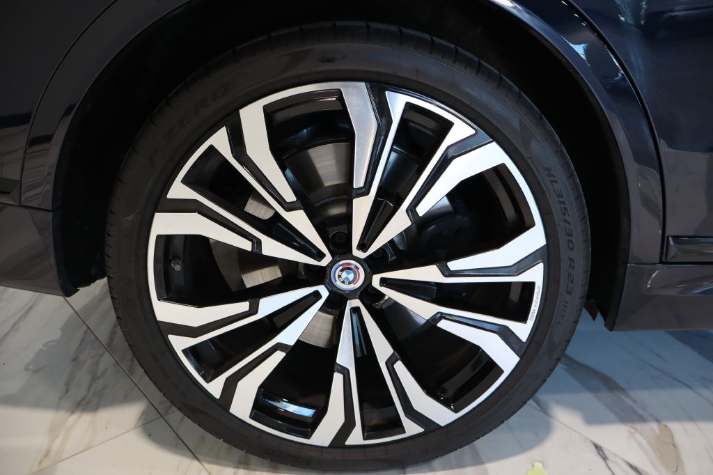Photo 41 of this BMW X7