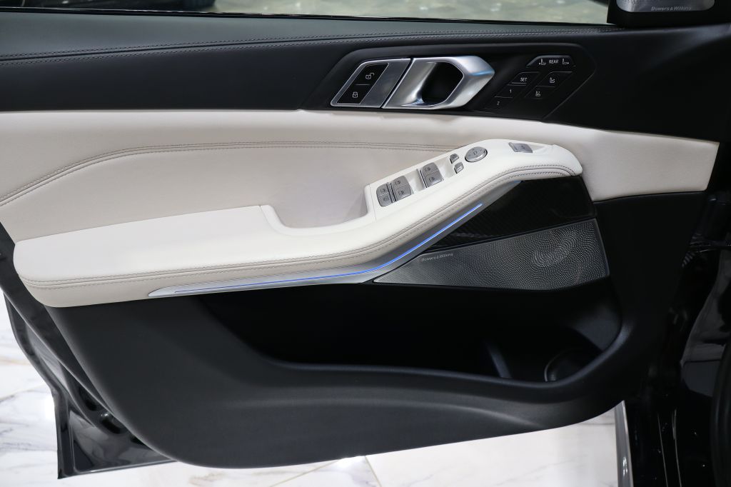 Photo 43 of this BMW X7