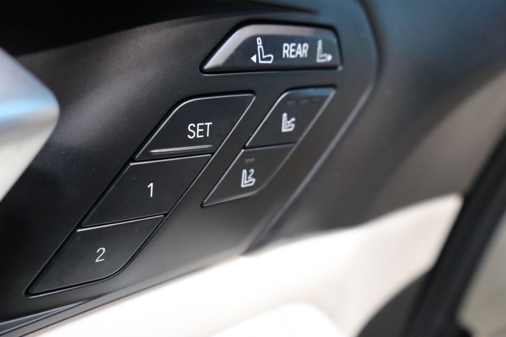 Photo 45 of this BMW X7