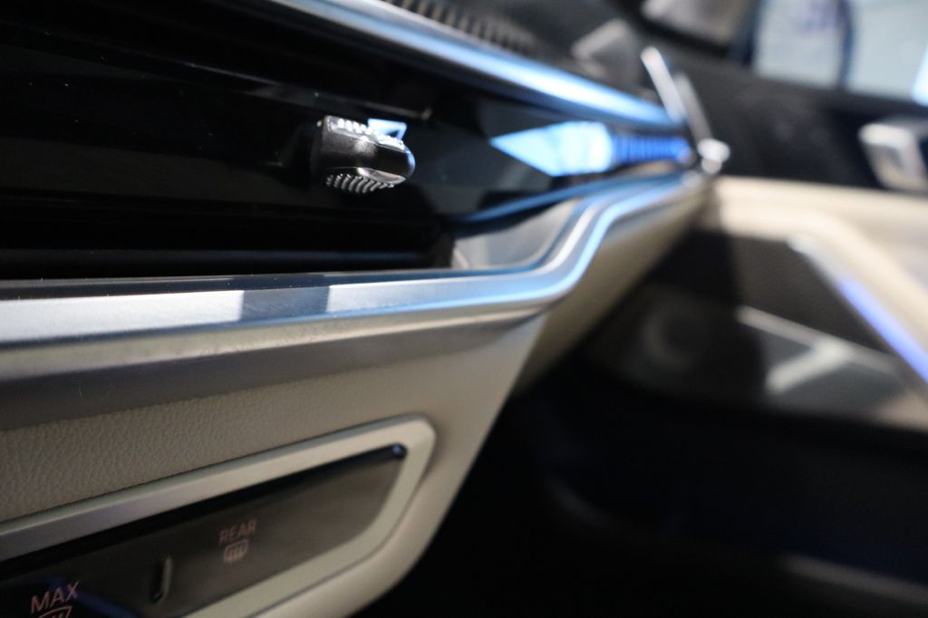 Photo 67 of this BMW X7