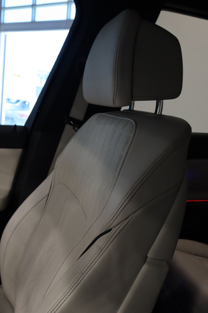 Photo 89 of this BMW X7