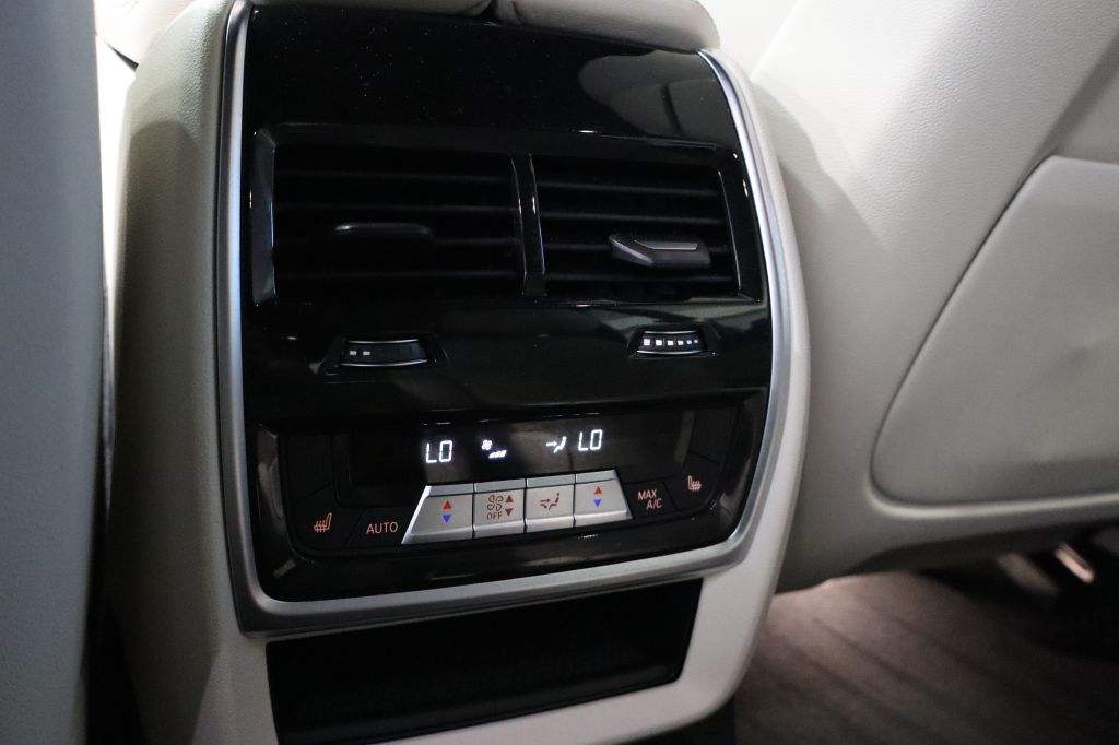 Photo 99 of this BMW X7