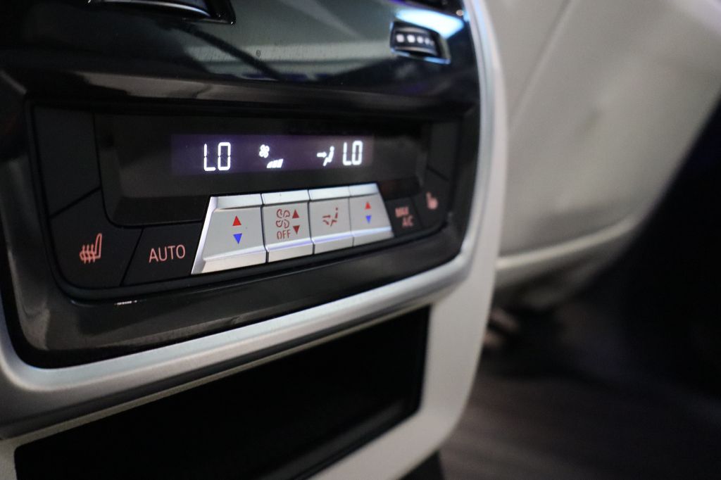 Photo 100 of this BMW X7
