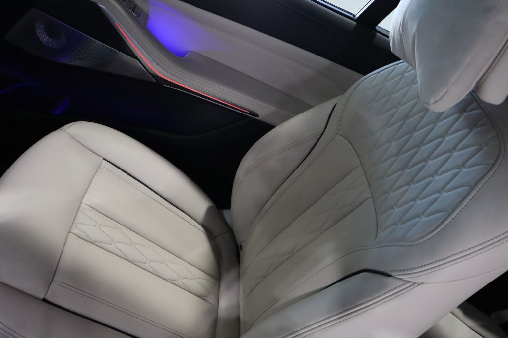 Photo 105 of this BMW X7
