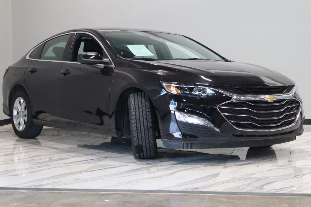 Photo 4 of this CHEVROLET MALIBU
