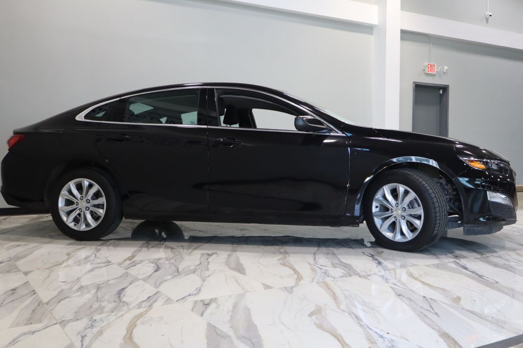 Photo 5 of this CHEVROLET MALIBU