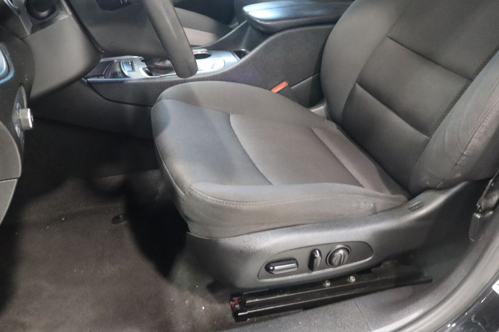 Photo 20 of this CHEVROLET MALIBU
