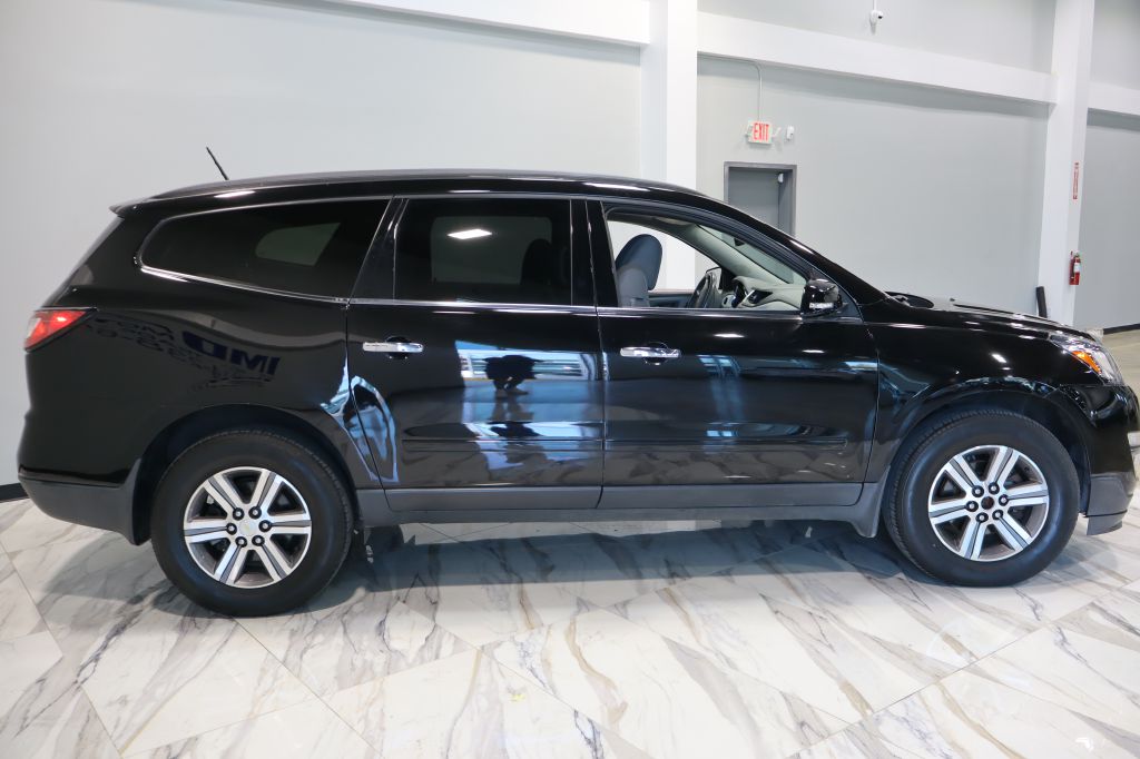 Photo 4 of this CHEVROLET TRAVERSE