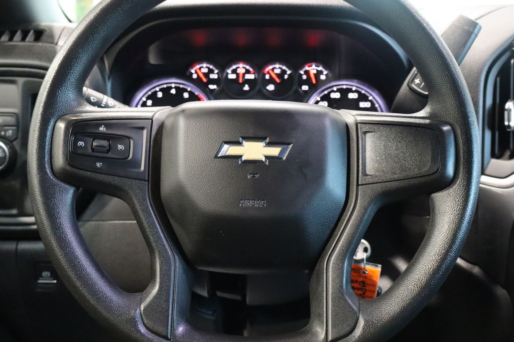 Photo 14 of this CHEVROLET SILVERADO 1500