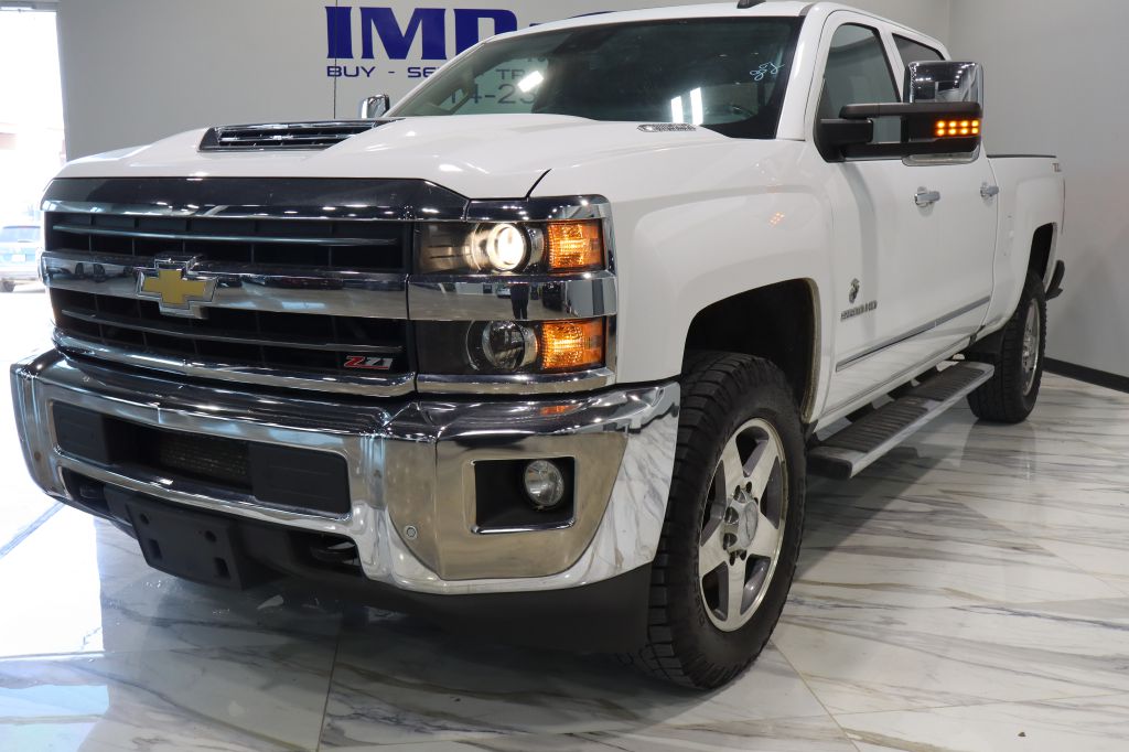 Photo 3 of this CHEVROLET SILVERADO 2500