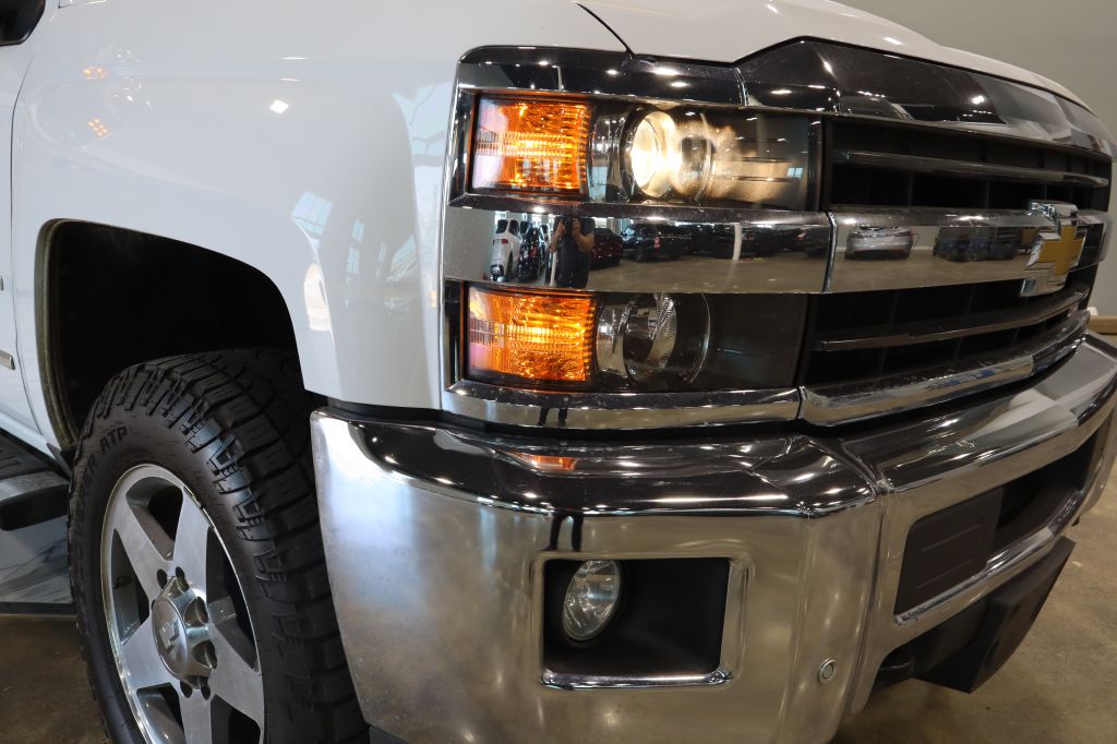 Photo 11 of this CHEVROLET SILVERADO 2500