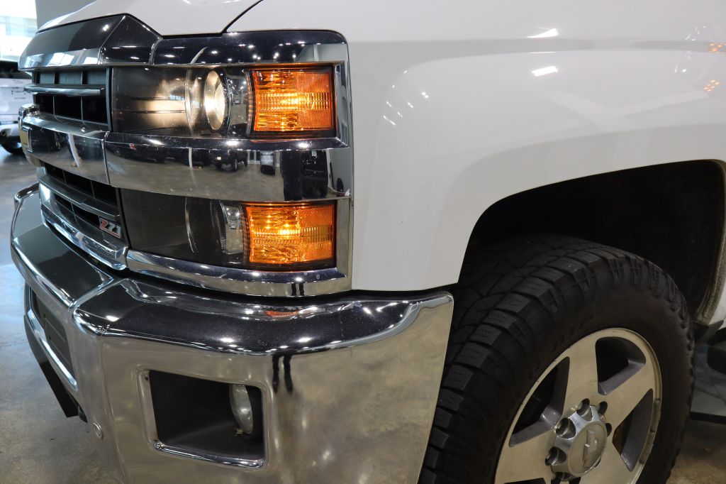 Photo 12 of this CHEVROLET SILVERADO 2500