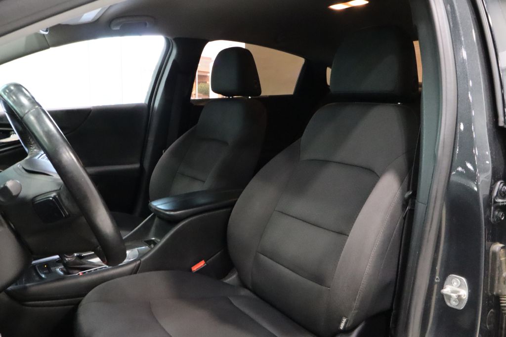 Photo 21 of this CHEVROLET MALIBU