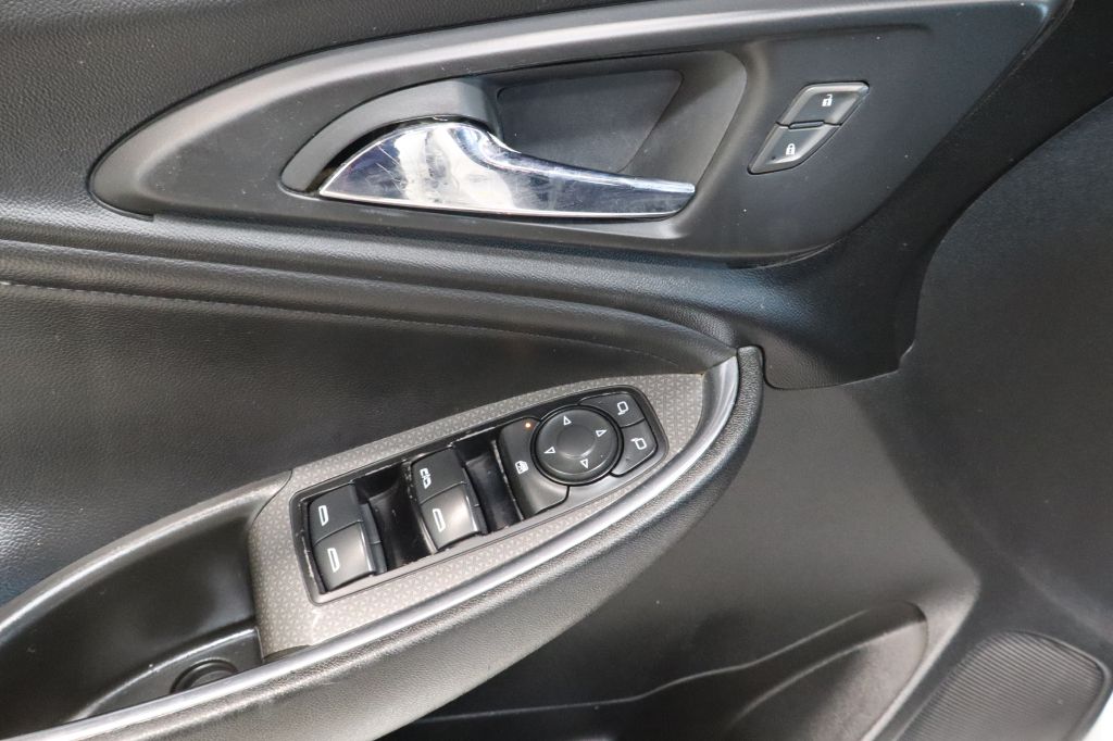 Photo 11 of this CHEVROLET MALIBU