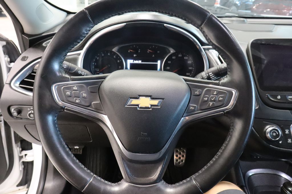Photo 14 of this CHEVROLET MALIBU