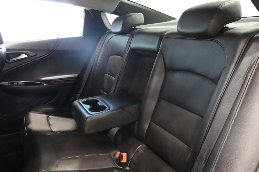 Photo 33 of this CHEVROLET MALIBU