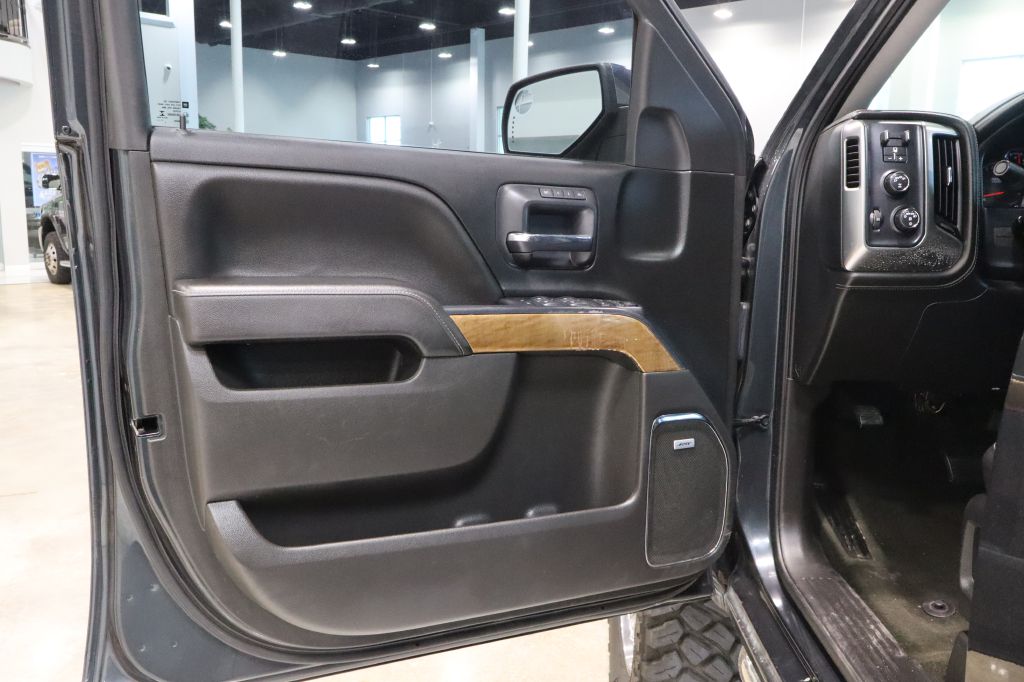 Photo 25 of this CHEVROLET SILVERADO 1500
