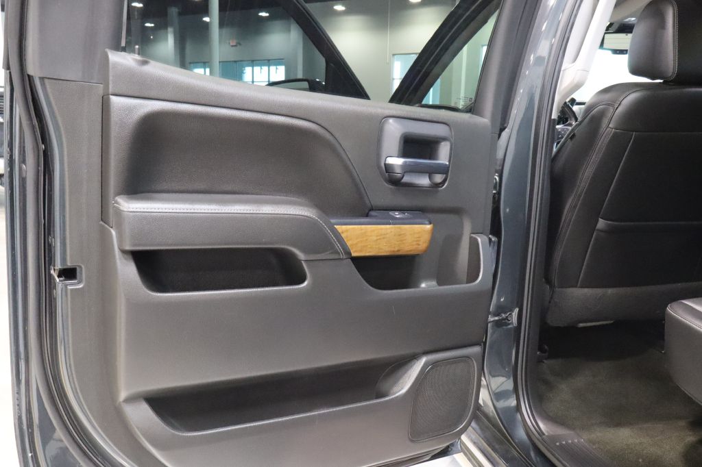 Photo 26 of this CHEVROLET SILVERADO 1500