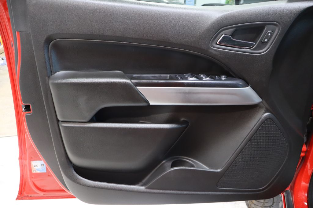 Photo 24 of this CHEVROLET COLORADO
