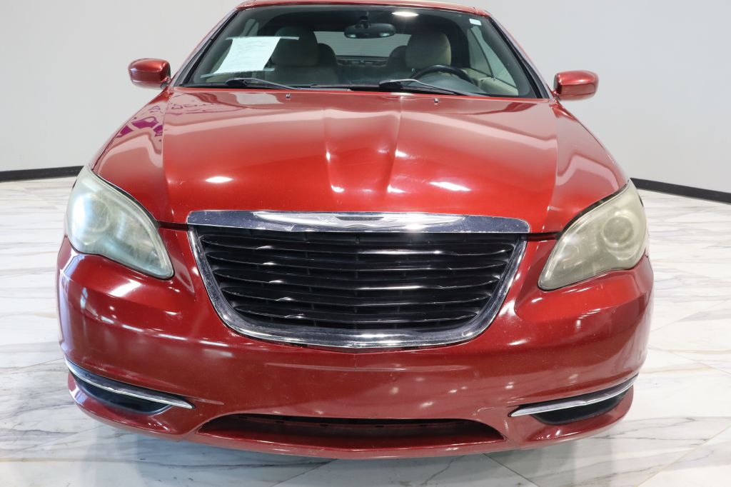 Photo 2 of this CHRYSLER 200