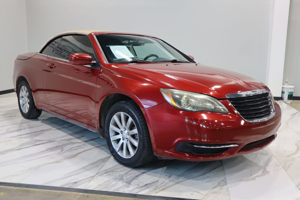 Photo 3 of this CHRYSLER 200