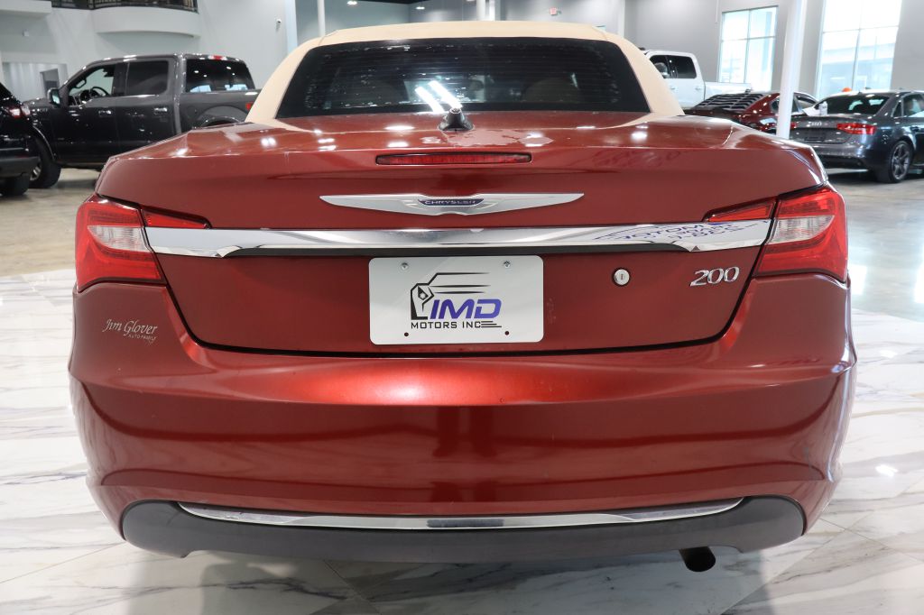 Photo 6 of this CHRYSLER 200