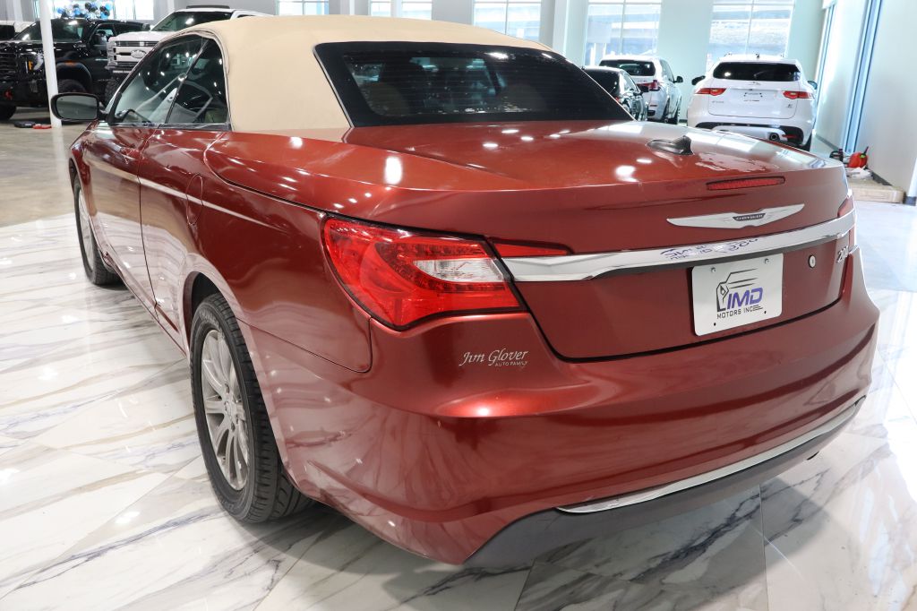 Photo 7 of this CHRYSLER 200