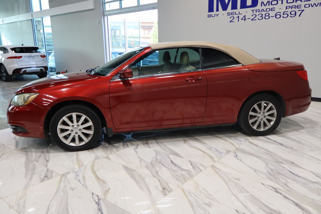 Photo 8 of this CHRYSLER 200