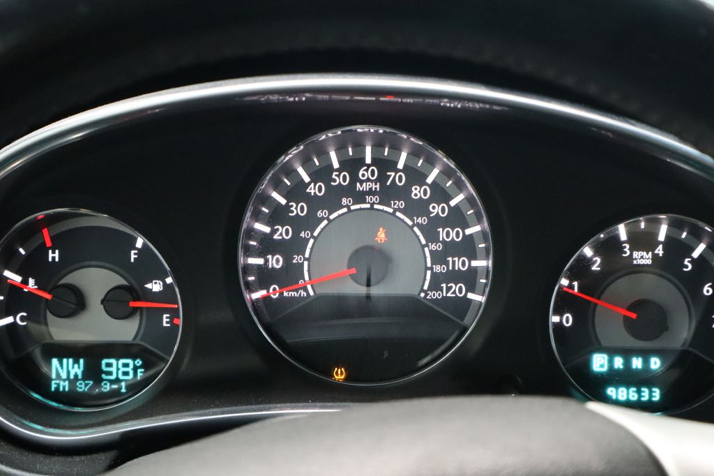 Photo 12 of this CHRYSLER 200