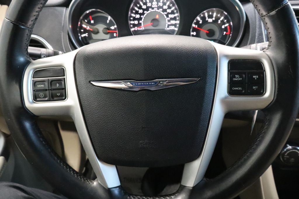 Photo 17 of this CHRYSLER 200