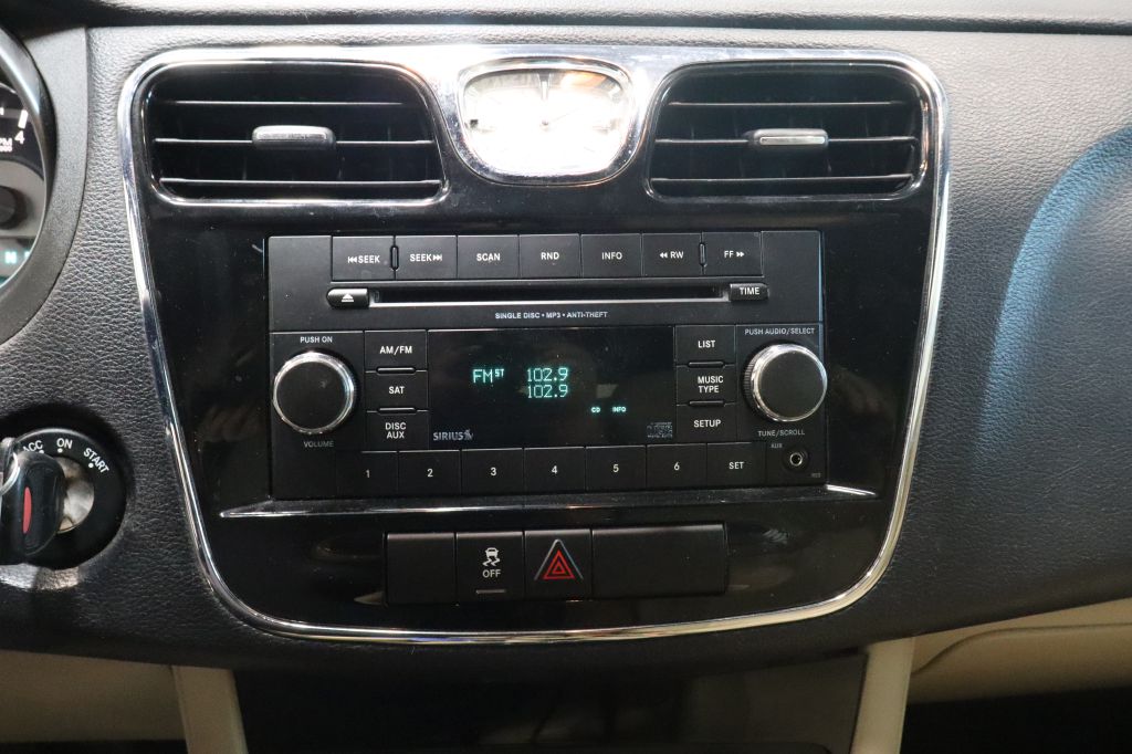 Photo 18 of this CHRYSLER 200