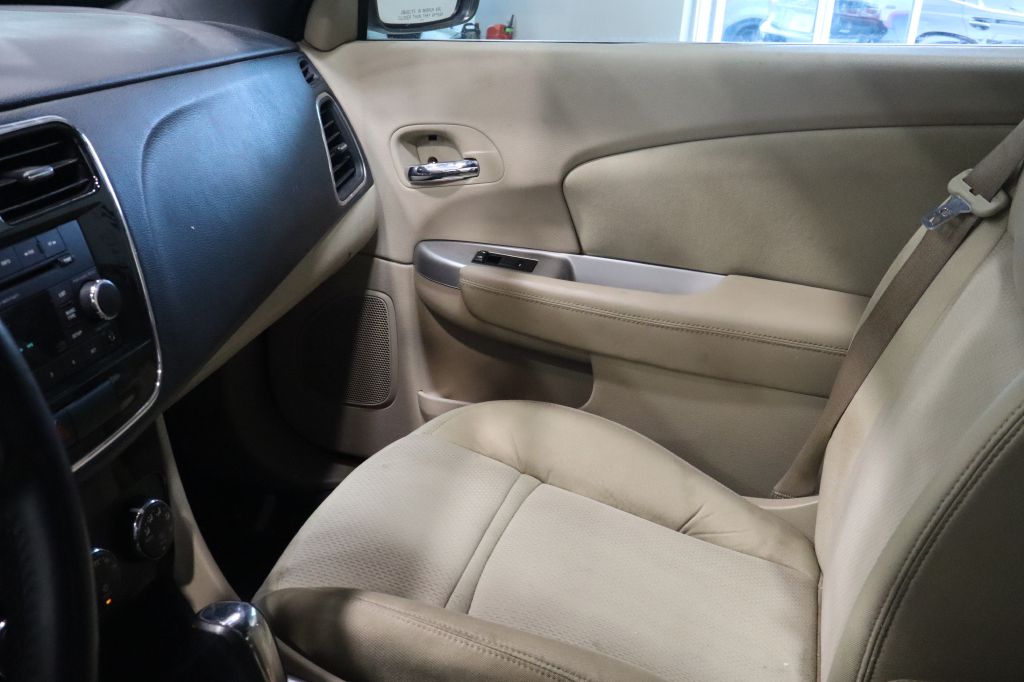 Photo 21 of this CHRYSLER 200
