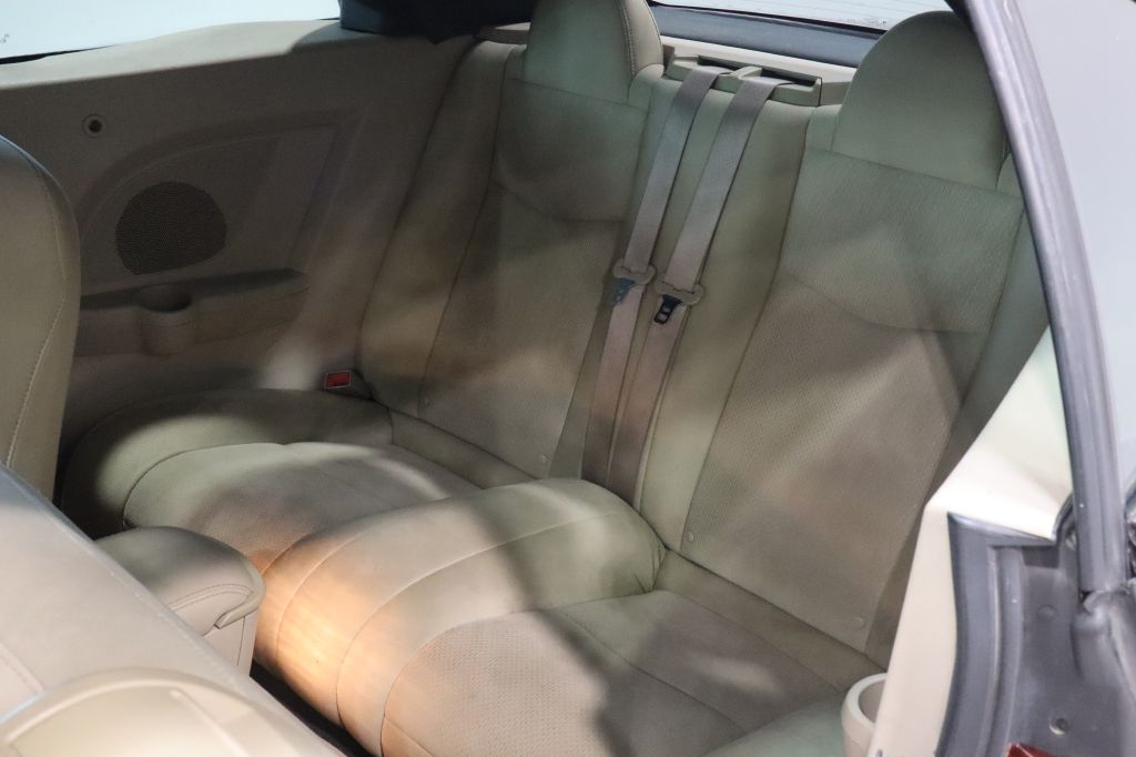 Photo 23 of this CHRYSLER 200