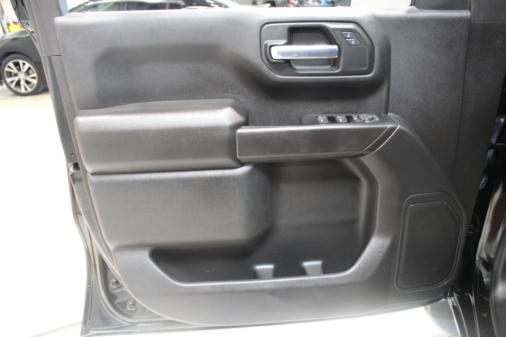 Photo 10 of this CHEVROLET SILVERADO 1500